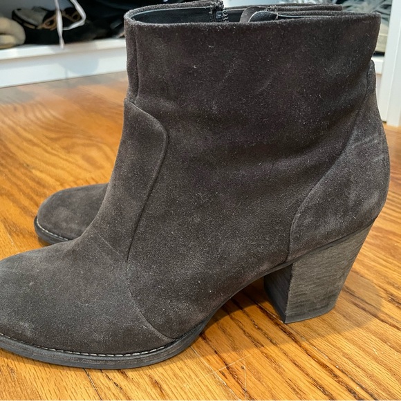 PAUL GREEN ankle boot, grey weatherproof suede, like new condition, 3 inch heel - Picture 2 of 5